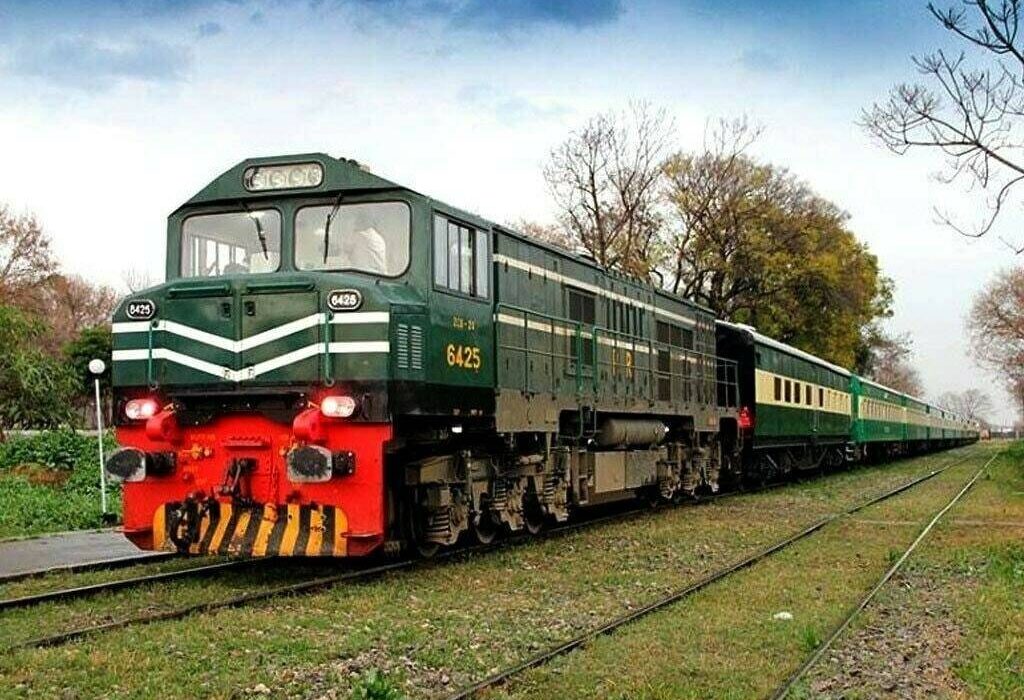 Pakistan Railways to Outsource 11 Trains Under Modernization Drive