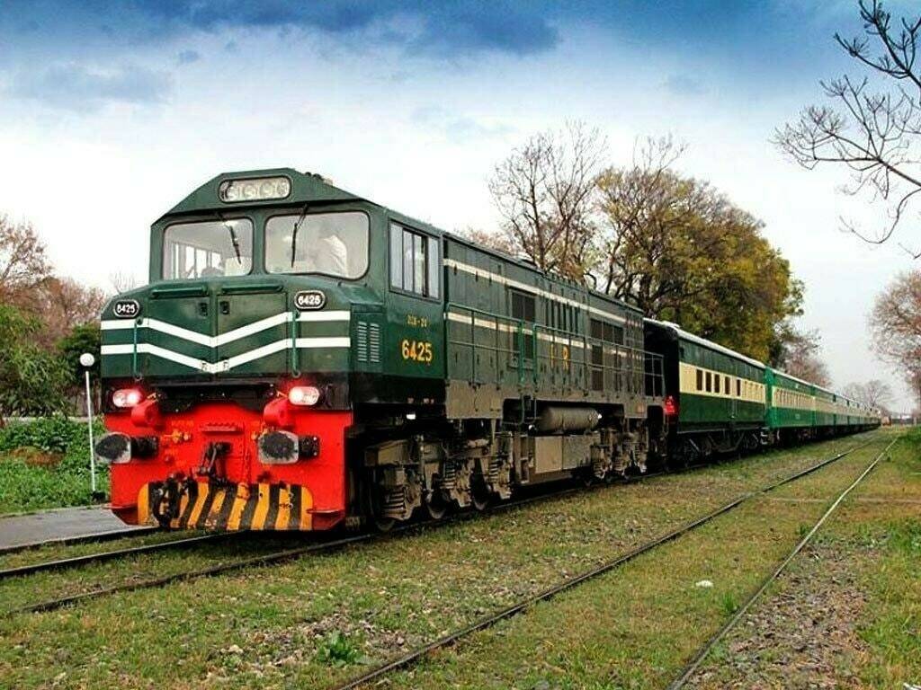 Pakistan Railways to Outsource 11 Trains Under Modernization Drive