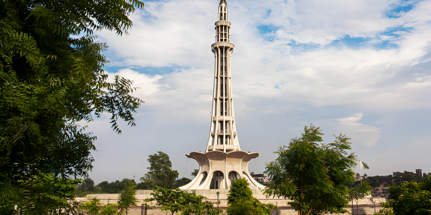 exterior view of minar-e-pakistan