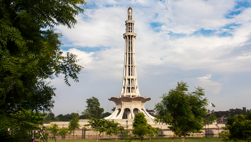exterior view of minar-e-pakistan