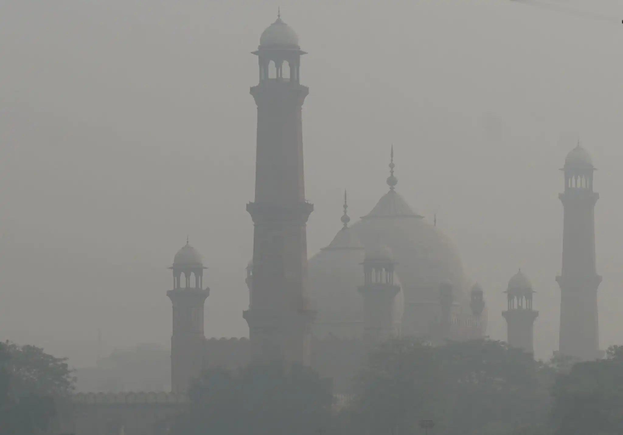 Severe smog crisis looms over Pakistan as Diwali pollution drifts across border