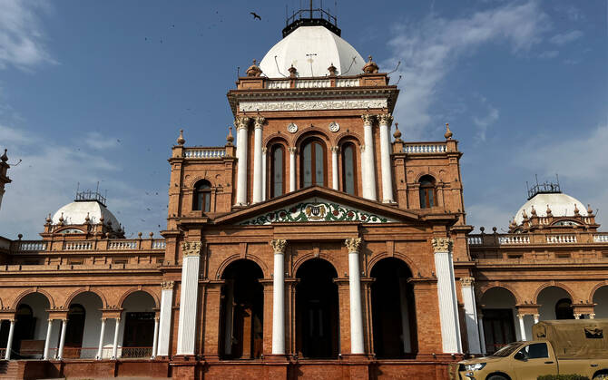 noor mahal bahawalpur enterance exterior view