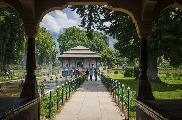 shalamar garden arches and pathways