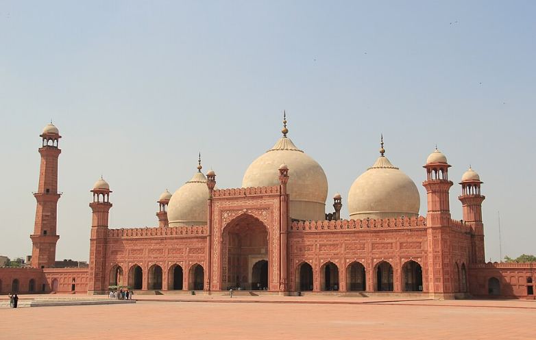 badshahi masjid one of the eid day out lahore