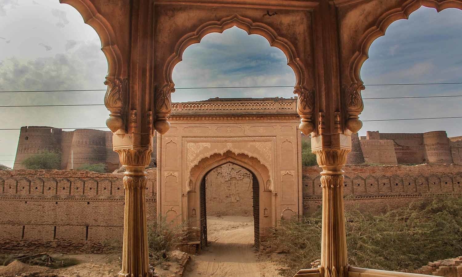 Derawar Fort Architecture