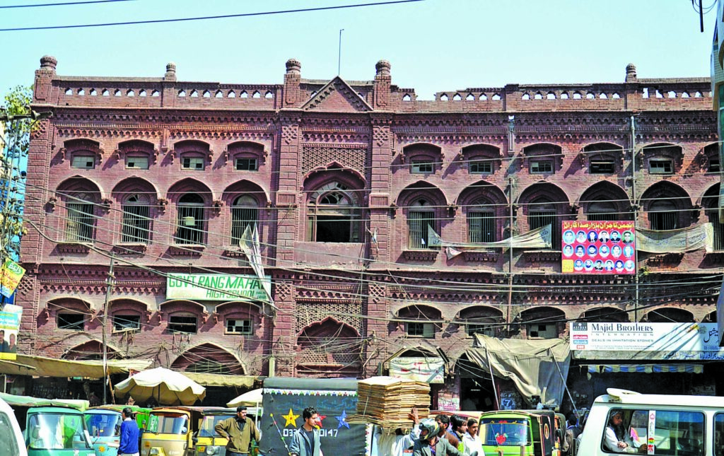 Shah Alam Market famous markets in lahore